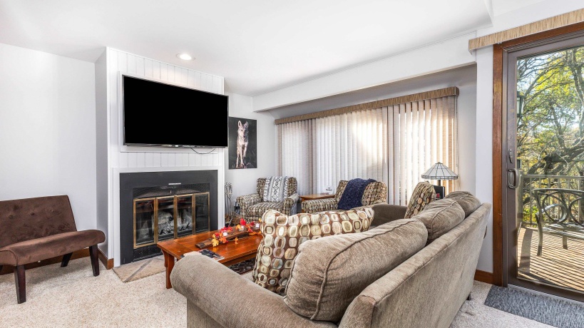 111 Plum Cove, GALENA, Illinois 61036, 2 Bedrooms Bedrooms, ,3 BathroomsBathrooms,Condominium,For Sale,Plum Cove,202506878