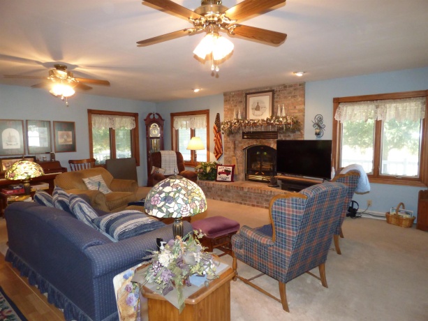 19128 IL Rt 84, SAVANNA, Illinois 61074, 4 Bedrooms Bedrooms, ,3 BathroomsBathrooms,House,For Sale,IL Rt 84,202506886