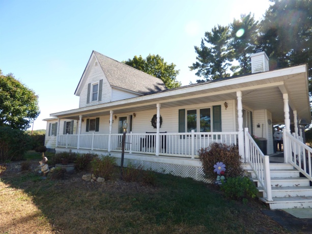 19128 IL Rt 84, SAVANNA, Illinois 61074, 4 Bedrooms Bedrooms, ,3 BathroomsBathrooms,House,For Sale,IL Rt 84,202506886