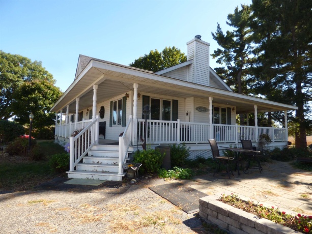 19128 IL Rt. 84, SAVANNA, Illinois 61074, 4 Bedrooms Bedrooms, ,3 BathroomsBathrooms,Farm,For Sale,IL Rt. 84,202506889
