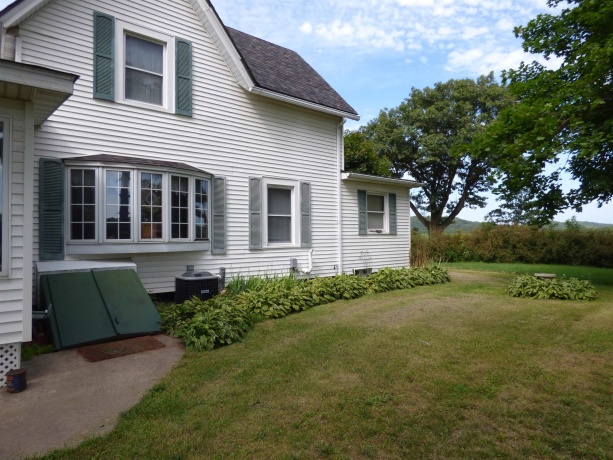 19128 IL Rt. 84, SAVANNA, Illinois 61074, 4 Bedrooms Bedrooms, ,3 BathroomsBathrooms,Farm,For Sale,IL Rt. 84,202506889