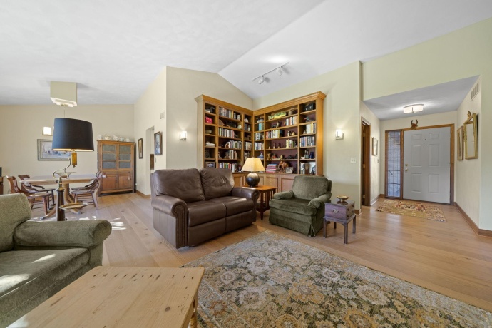 6641 Thomas, ROCKFORD, Illinois 61114, 3 Bedrooms Bedrooms, ,3 BathroomsBathrooms,House,For Sale,Thomas,202506903