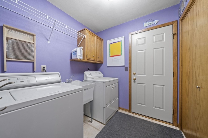 6641 Thomas, ROCKFORD, Illinois 61114, 3 Bedrooms Bedrooms, ,3 BathroomsBathrooms,House,For Sale,Thomas,202506903