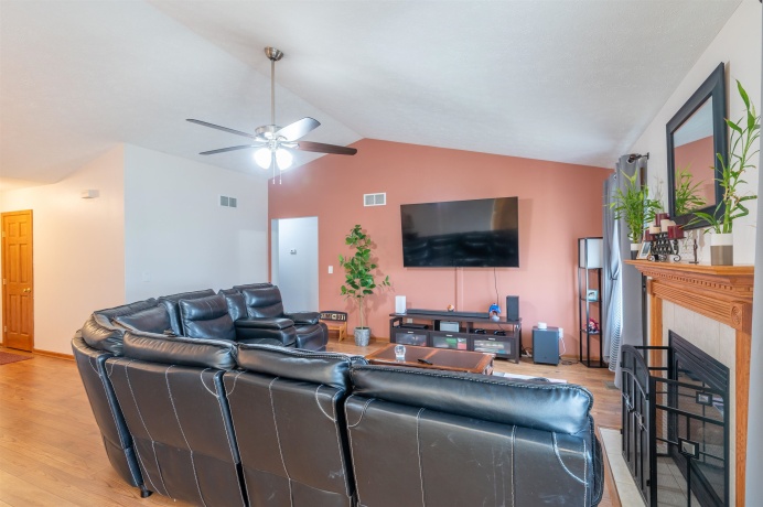 726 Golden Prairie, DAVIS JUNCTION, Illinois 61020, 3 Bedrooms Bedrooms, ,2 BathroomsBathrooms,House,For Sale,Golden Prairie,202506905