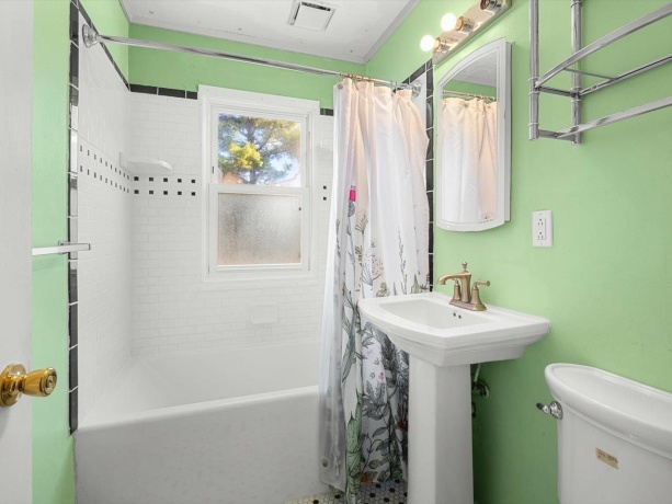 1024 21st, ROCKFORD, Illinois 61108, 3 Bedrooms Bedrooms, ,2 BathroomsBathrooms,House,For Sale,21st,202506914