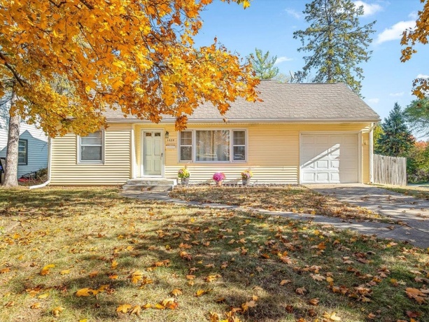 1024 21st, ROCKFORD, Illinois 61108, 3 Bedrooms Bedrooms, ,2 BathroomsBathrooms,House,For Sale,21st,202506914