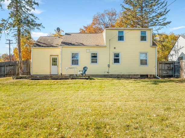 1024 21st, ROCKFORD, Illinois 61108, 3 Bedrooms Bedrooms, ,2 BathroomsBathrooms,House,For Sale,21st,202506914