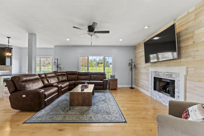 11251 WENTWORTH, BELVIDERE, Illinois 61008, 4 Bedrooms Bedrooms, ,4 BathroomsBathrooms,House,For Sale,WENTWORTH,202506921