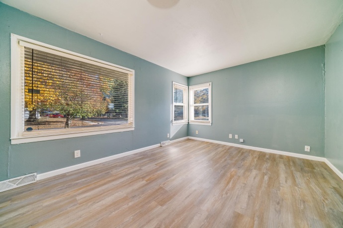 417 27th, ROCKFORD, Illinois 61108, 3 Bedrooms Bedrooms, ,2 BathroomsBathrooms,House,For Sale,27th,202506922