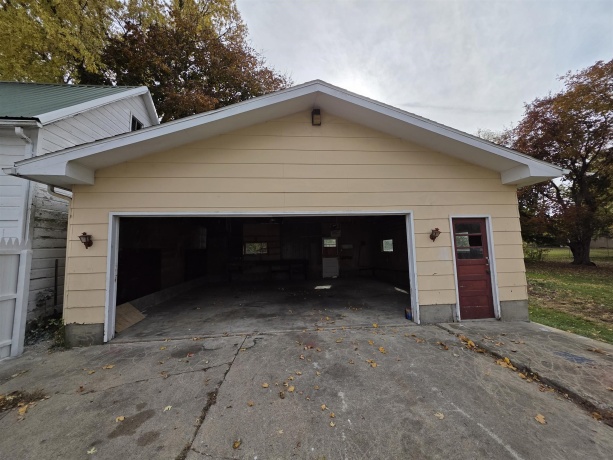 111 Empire, FREEPORT, Illinois 61032, 4 Bedrooms Bedrooms, ,2 BathroomsBathrooms,House,For Sale,Empire,202506931