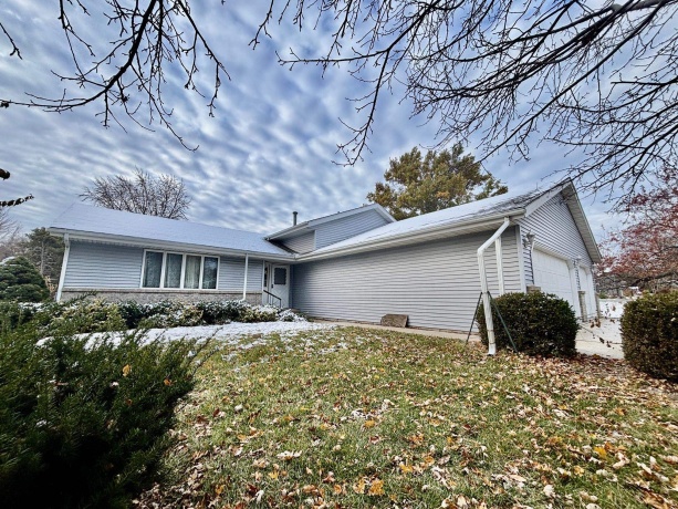 5927 Linden, ROCKFORD, Illinois 61109, 4 Bedrooms Bedrooms, ,2 BathroomsBathrooms,House,For Sale,Linden,202506936