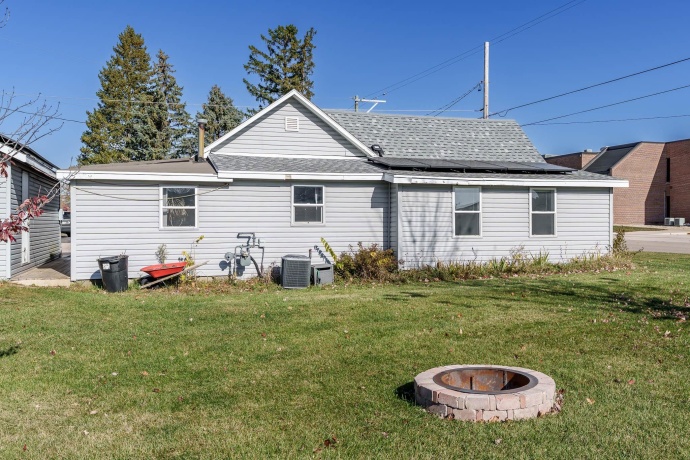 428 Chapel, ROCKTON, Illinois 61072, 2 Bedrooms Bedrooms, ,1 BathroomBathrooms,House,For Sale,Chapel,202506939