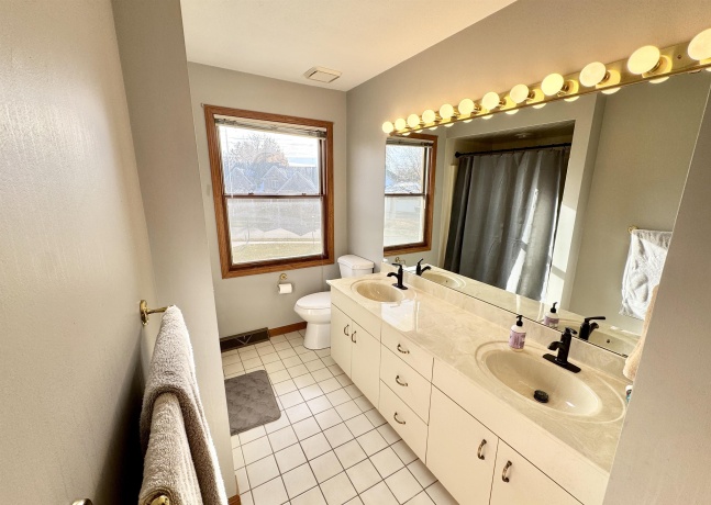 3558 Burlwood, ROCKFORD, Illinois 61114, 5 Bedrooms Bedrooms, ,3 BathroomsBathrooms,House,For Sale,Burlwood,202506946