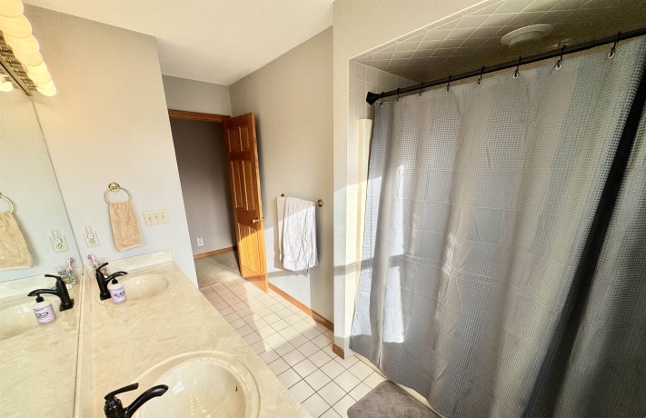 3558 Burlwood, ROCKFORD, Illinois 61114, 5 Bedrooms Bedrooms, ,3 BathroomsBathrooms,House,For Sale,Burlwood,202506946