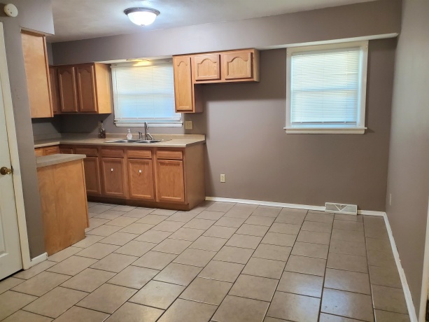 414 Hilton, ROCKFORD, Illinois 61107, 3 Bedrooms Bedrooms, ,2 BathroomsBathrooms,House,For Sale,Hilton,202506385