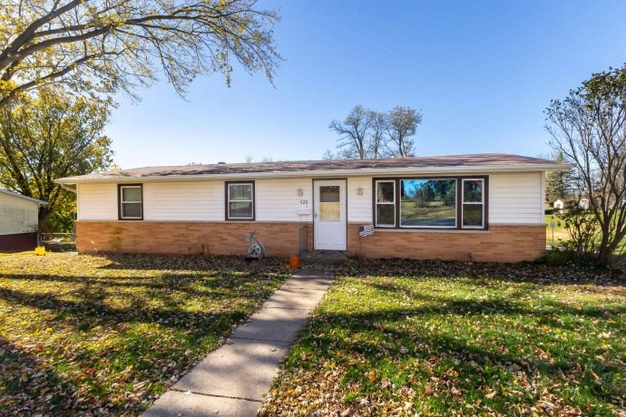 620 Clinton, GALENA, Illinois 61036, 3 Bedrooms Bedrooms, ,1 BathroomBathrooms,House,For Sale,Clinton,202506960