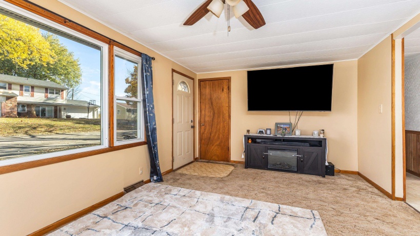 620 Clinton, GALENA, Illinois 61036, 3 Bedrooms Bedrooms, ,1 BathroomBathrooms,House,For Sale,Clinton,202506960