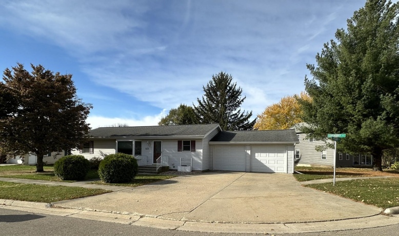 401 Shumway, LENA, Illinois 61048, 2 Bedrooms Bedrooms, ,2 BathroomsBathrooms,House,For Sale,Shumway,202506966