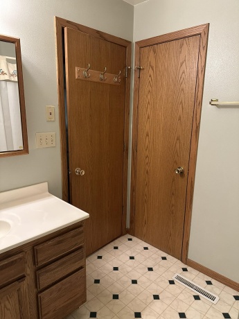 401 Shumway, LENA, Illinois 61048, 2 Bedrooms Bedrooms, ,2 BathroomsBathrooms,House,For Sale,Shumway,202506966