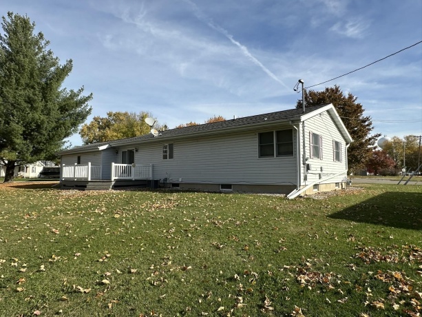 401 Shumway, LENA, Illinois 61048, 2 Bedrooms Bedrooms, ,2 BathroomsBathrooms,House,For Sale,Shumway,202506966