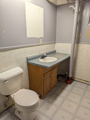 2042 Kenneth, FREEPORT, Illinois 61032, 5 Bedrooms Bedrooms, ,2 BathroomsBathrooms,House,For Sale,Kenneth,202506988