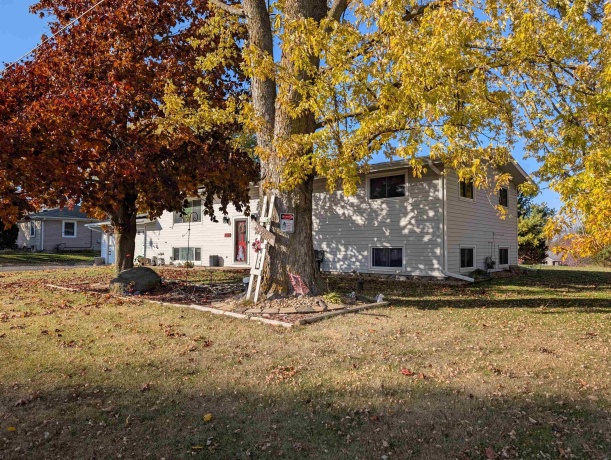 2042 Kenneth, FREEPORT, Illinois 61032, 5 Bedrooms Bedrooms, ,2 BathroomsBathrooms,House,For Sale,Kenneth,202506988