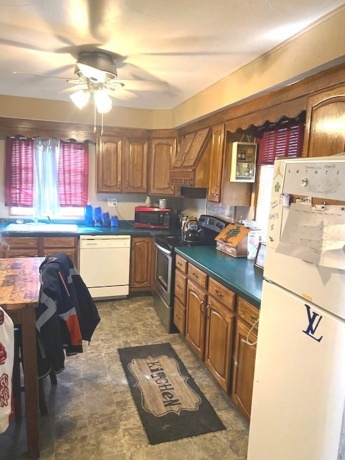 826 Park Blvd., FREEPORT, Illinois 61032, 4 Bedrooms Bedrooms, ,1 BathroomBathrooms,House,For Sale,Park Blvd.,202506993