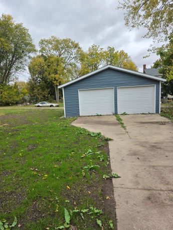 632 iroquois, FREEPORT, Illinois 61032, 3 Bedrooms Bedrooms, ,1 BathroomBathrooms,House,For Sale,iroquois,202506999
