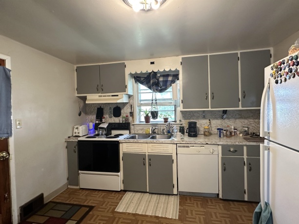 627 Homer, FREEPORT, Illinois 61032, 2 Bedrooms Bedrooms, ,1 BathroomBathrooms,House,For Sale,Homer,202507000