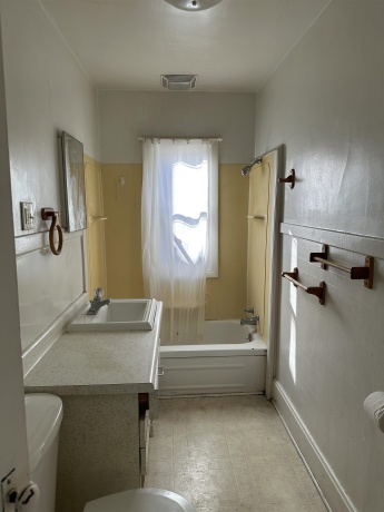 1109 Carroll, FREEPORT, Illinois 61032, ,2 Units,For Sale,Carroll,202506998