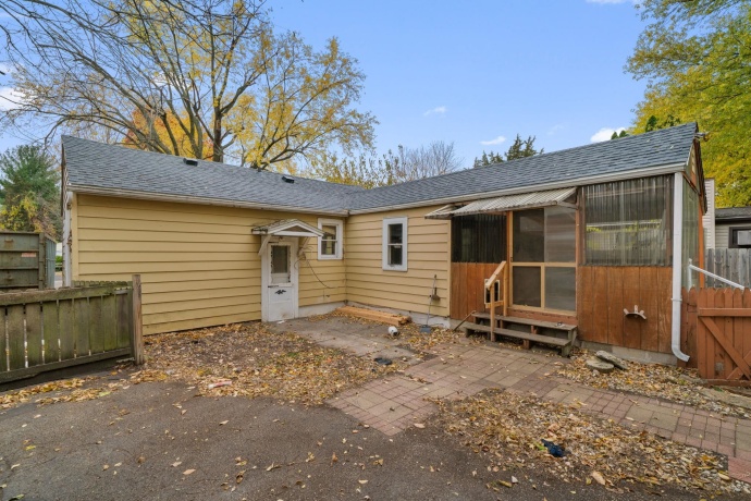 528 Olive, LOVES PARK, Illinois 61111, 2 Bedrooms Bedrooms, ,1 BathroomBathrooms,House,For Sale,Olive,202507007