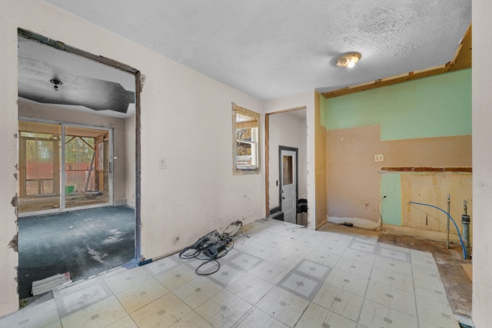 528 Olive, LOVES PARK, Illinois 61111, 2 Bedrooms Bedrooms, ,1 BathroomBathrooms,House,For Sale,Olive,202507007