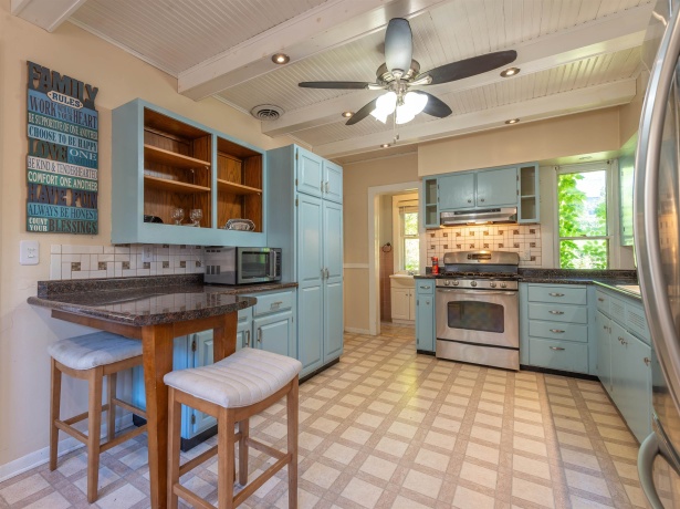 933 Stephenson, FREEPORT, Illinois 61032, 3 Bedrooms Bedrooms, ,2 BathroomsBathrooms,House,For Sale,Stephenson,202507013