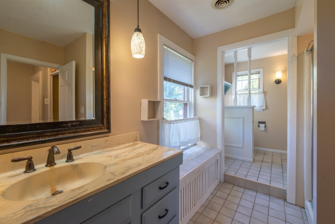 933 Stephenson, FREEPORT, Illinois 61032, 3 Bedrooms Bedrooms, ,2 BathroomsBathrooms,House,For Sale,Stephenson,202507013