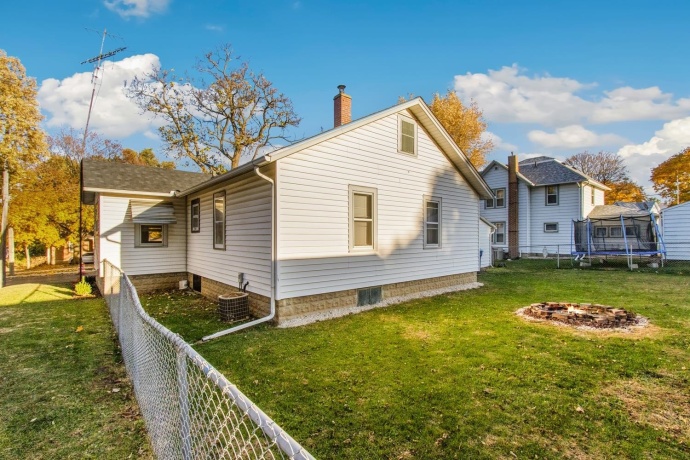 1017 Galena, DIXON, Illinois 61021, 2 Bedrooms Bedrooms, ,1 BathroomBathrooms,House,For Sale,Galena,202507026