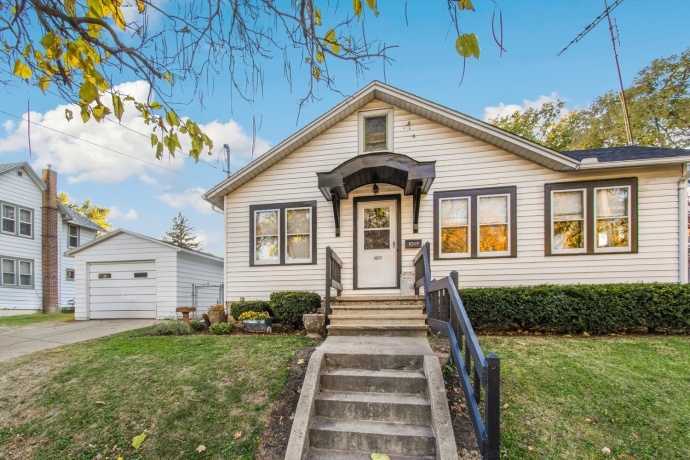 1017 Galena, DIXON, Illinois 61021, 2 Bedrooms Bedrooms, ,1 BathroomBathrooms,House,For Sale,Galena,202507026