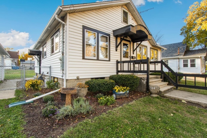 1017 Galena, DIXON, Illinois 61021, 2 Bedrooms Bedrooms, ,1 BathroomBathrooms,House,For Sale,Galena,202507026