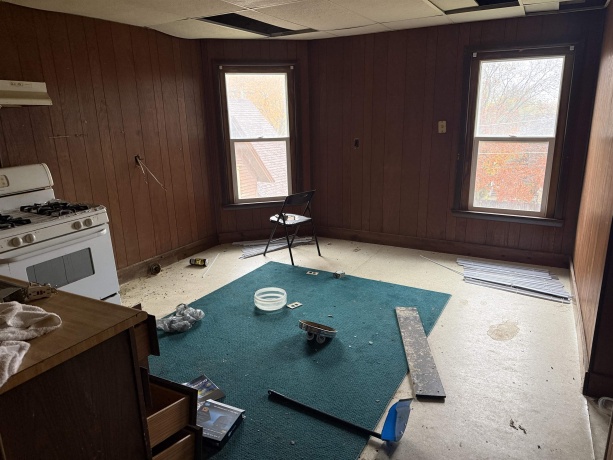 16-18 Green, FREEPORT, Illinois 61032, ,3 - 4 Units,For Sale,Green,202507043