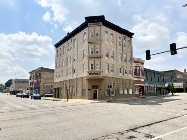 24-26 Galena, FREEPORT, Illinois 61032, ,5+ Units,For Sale,Galena,202503314