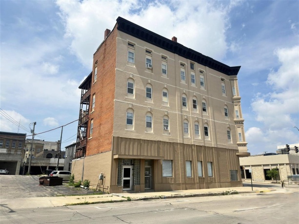 24-26 Galena, FREEPORT, Illinois 61032, ,5+ Units,For Sale,Galena,202503314