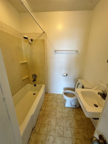 24-26 Galena, FREEPORT, Illinois 61032, ,5+ Units,For Sale,Galena,202503314