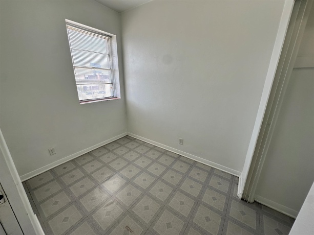 24-26 Galena, FREEPORT, Illinois 61032, ,5+ Units,For Sale,Galena,202503314