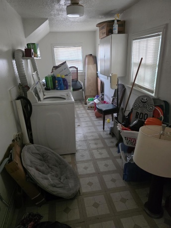 328 Douglas, FREEPORT, Illinois 61032, ,2 Units,For Sale,Douglas,202505932