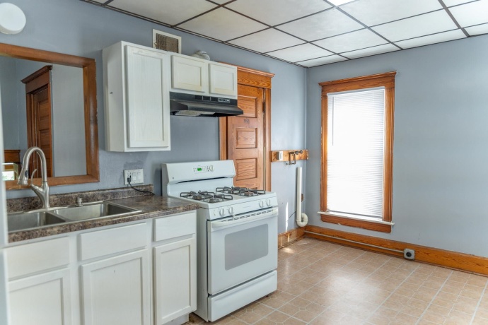 302 Prospect, FREEPORT, Illinois 61032, ,2 Units,For Sale,Prospect,202507076