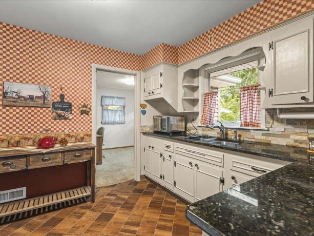 328 Vale, ROCKFORD, Illinois 61108, 3 Bedrooms Bedrooms, ,2 BathroomsBathrooms,House,For Sale,Vale,202507085