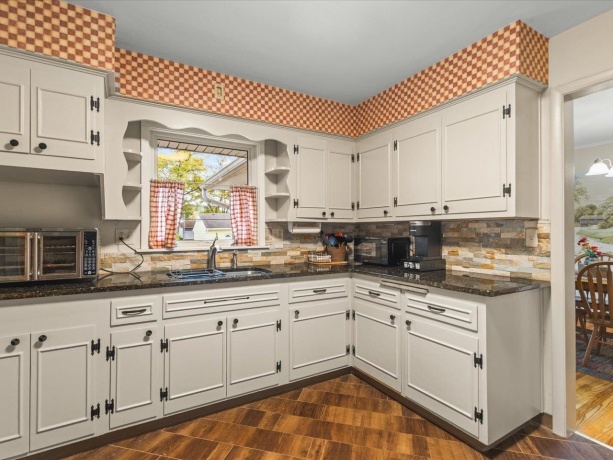 328 Vale, ROCKFORD, Illinois 61108, 3 Bedrooms Bedrooms, ,2 BathroomsBathrooms,House,For Sale,Vale,202507085