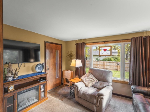 328 Vale, ROCKFORD, Illinois 61108, 3 Bedrooms Bedrooms, ,2 BathroomsBathrooms,House,For Sale,Vale,202507085