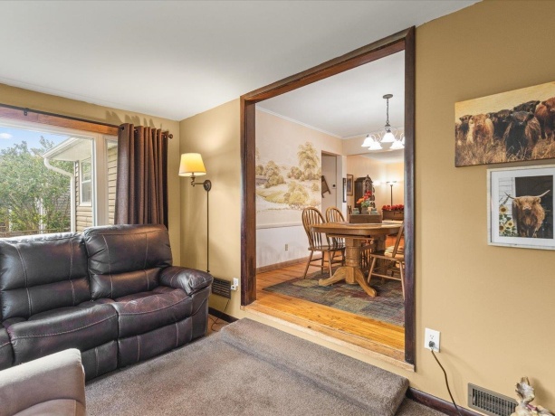 328 Vale, ROCKFORD, Illinois 61108, 3 Bedrooms Bedrooms, ,2 BathroomsBathrooms,House,For Sale,Vale,202507085