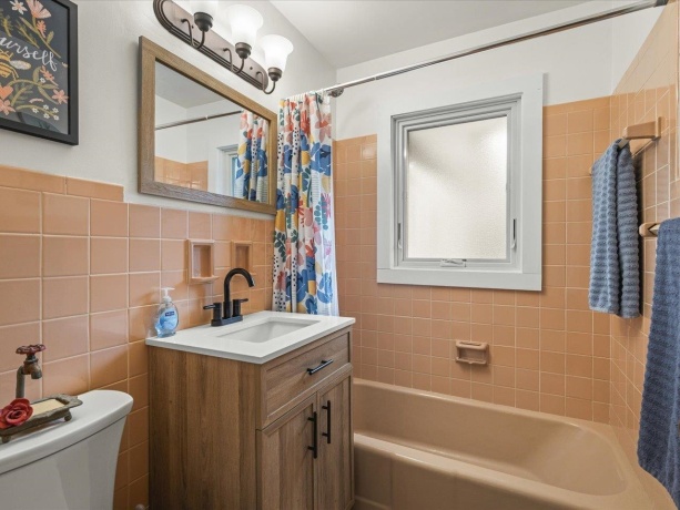 328 Vale, ROCKFORD, Illinois 61108, 3 Bedrooms Bedrooms, ,2 BathroomsBathrooms,House,For Sale,Vale,202507085