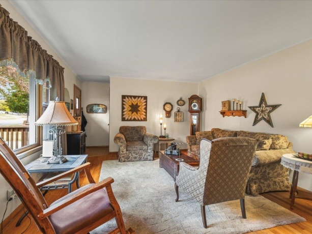 328 Vale, ROCKFORD, Illinois 61108, 3 Bedrooms Bedrooms, ,2 BathroomsBathrooms,House,For Sale,Vale,202507085